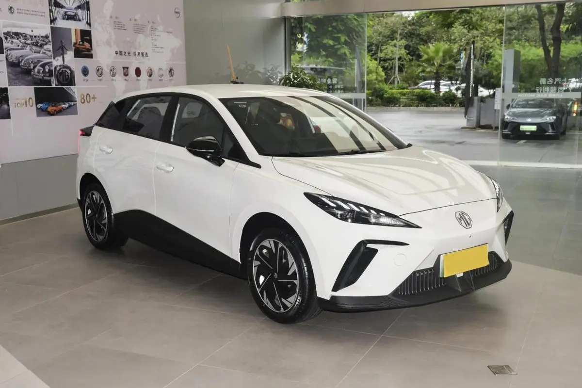 10万级的电动“小钢炮”，续航超400km，还是后驱，带你看MG4 EV