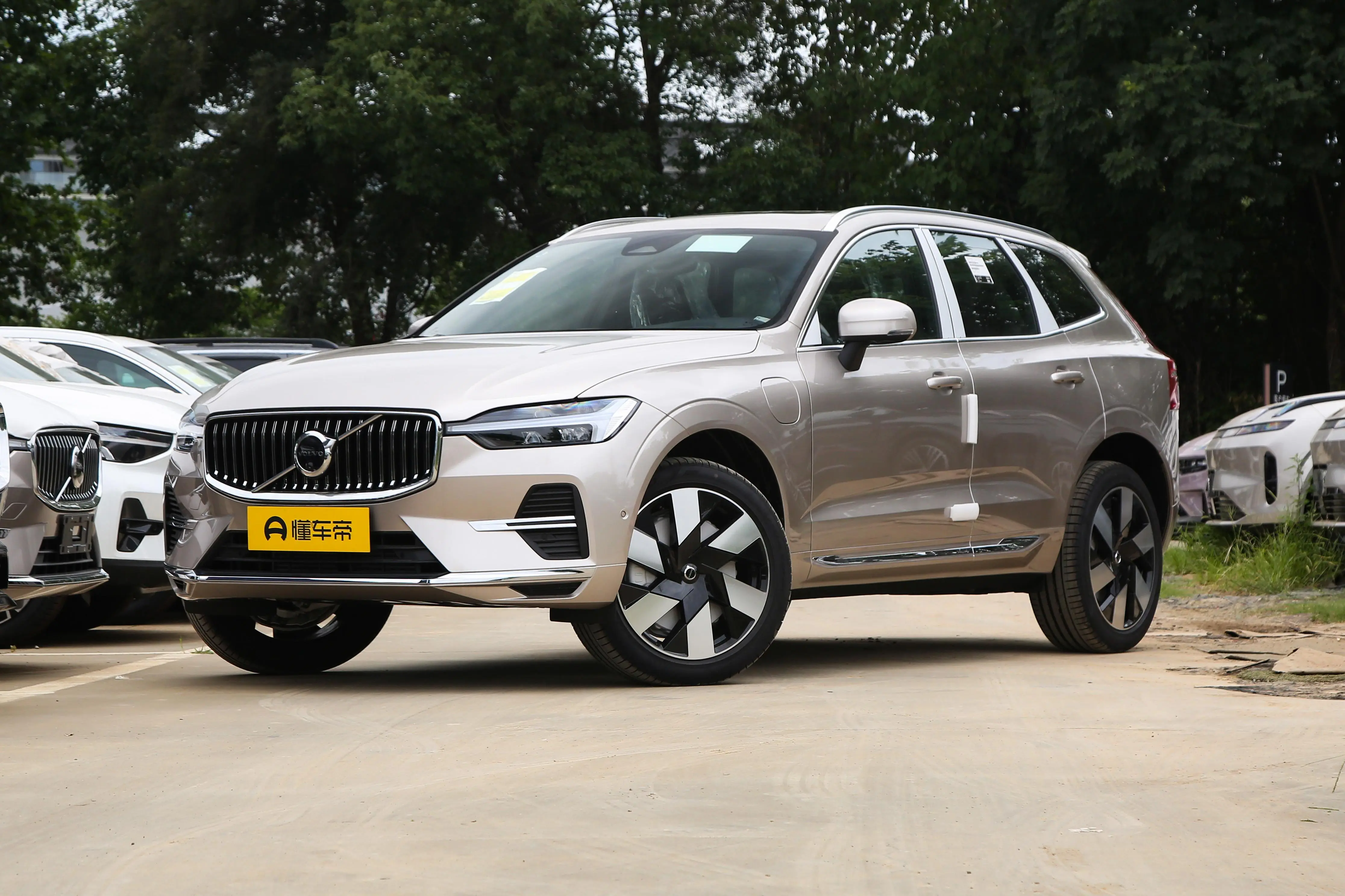 售52.39万，定位中型SUV，舒适好开，沃尔沃XC60 PHEV值得入手？