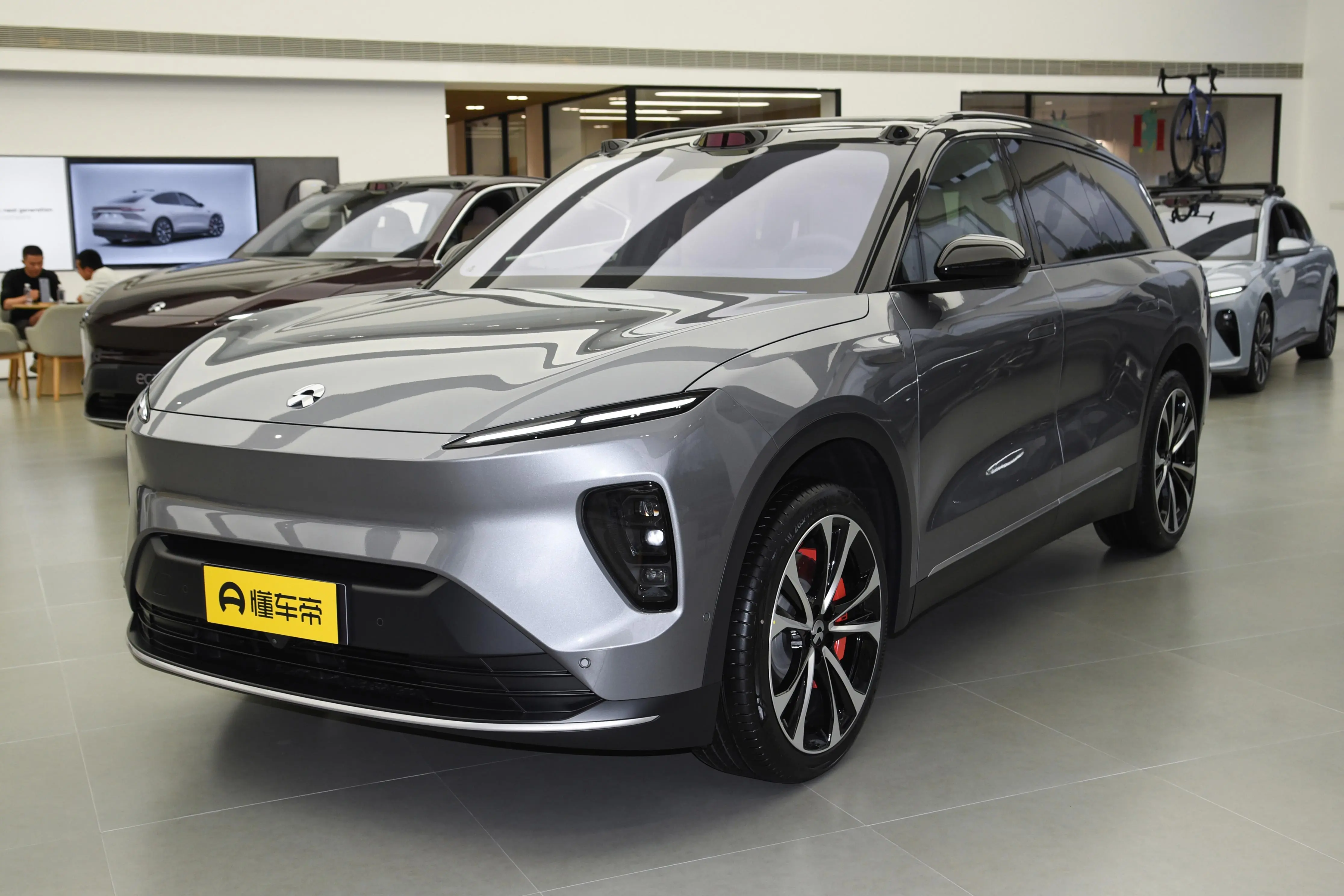 中大型6座SUV，双电机四驱+空气悬挂，配激光雷达，带劲不？